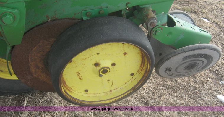 image for item 3934 John Deere 7000 planter