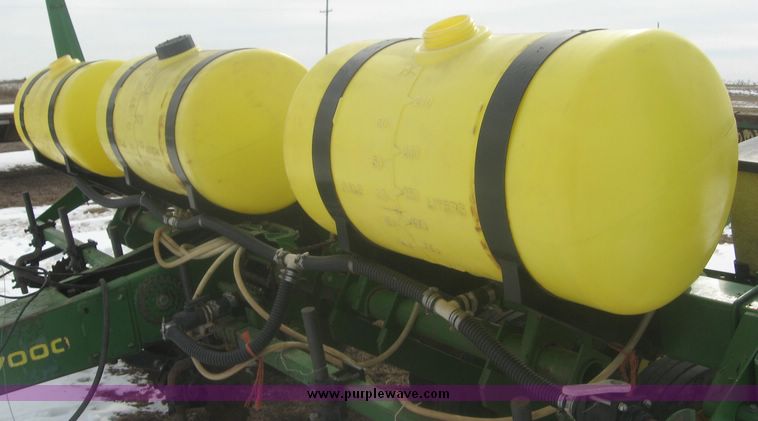 image for item 3934 John Deere 7000 planter