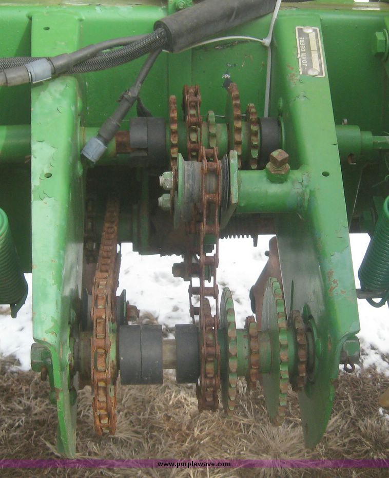 image for item 3934 John Deere 7000 planter