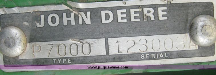 image for item 3934 John Deere 7000 planter