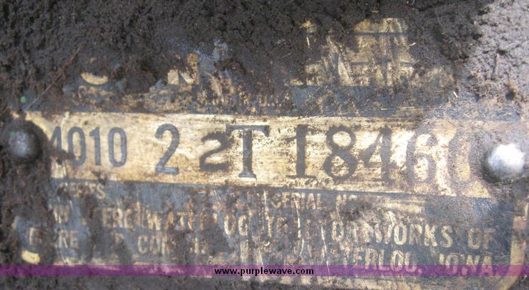 image for item 3938 John Deere 4010 tractor with John Deere 158 loader