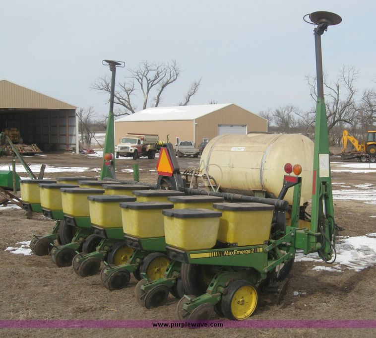 image for item 3940 John Deere 7300 MaxEmerge2 vacuum planter with pull type attachment