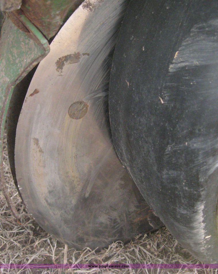 image for item 3940 John Deere 7300 MaxEmerge2 vacuum planter with pull type attachment