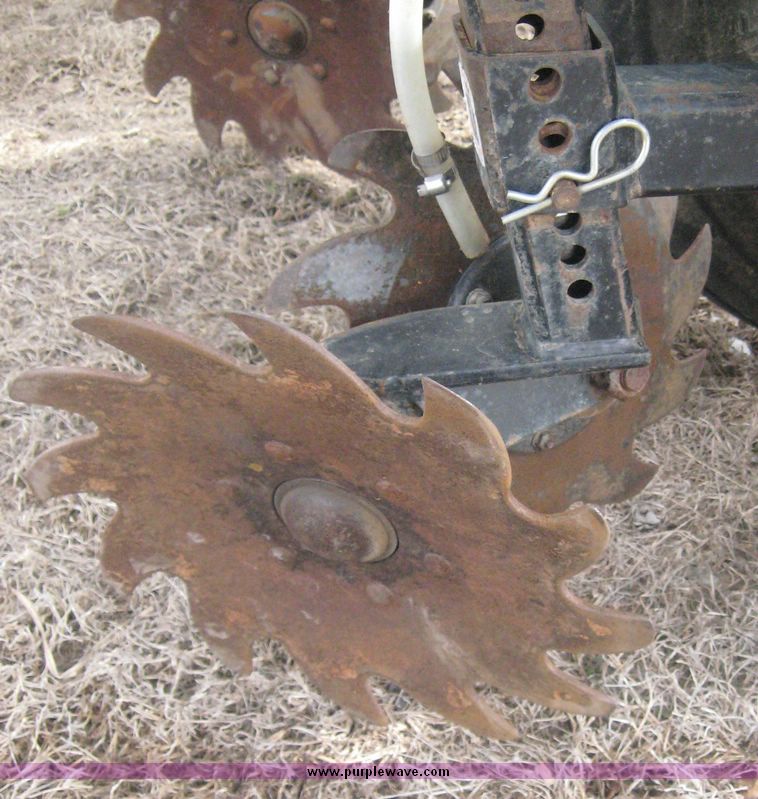 image for item 3940 John Deere 7300 MaxEmerge2 vacuum planter with pull type attachment