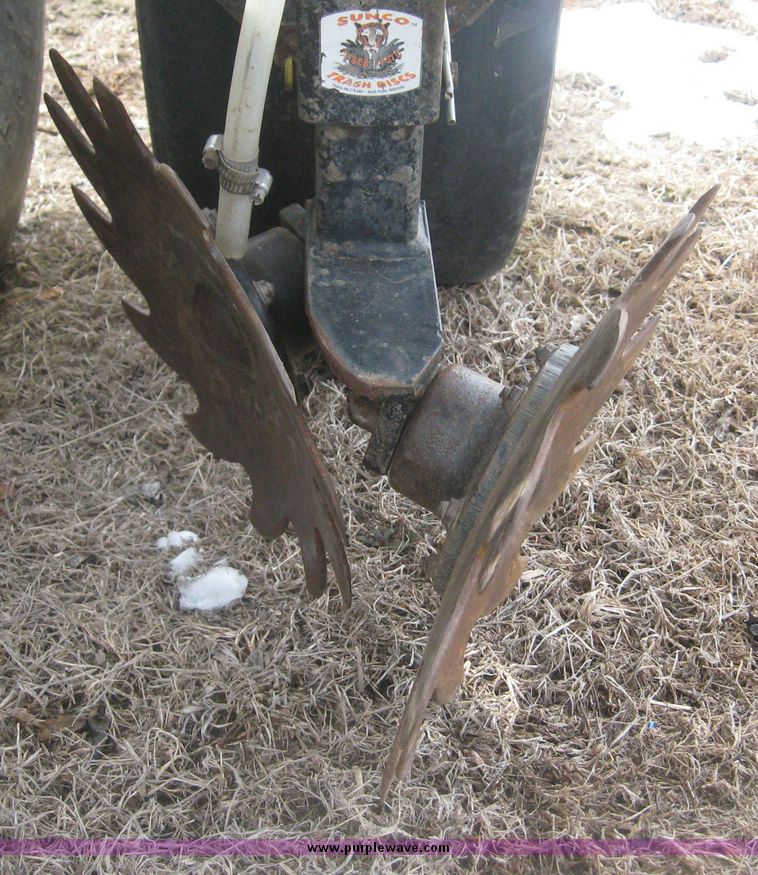 image for item 3940 John Deere 7300 MaxEmerge2 vacuum planter with pull type attachment