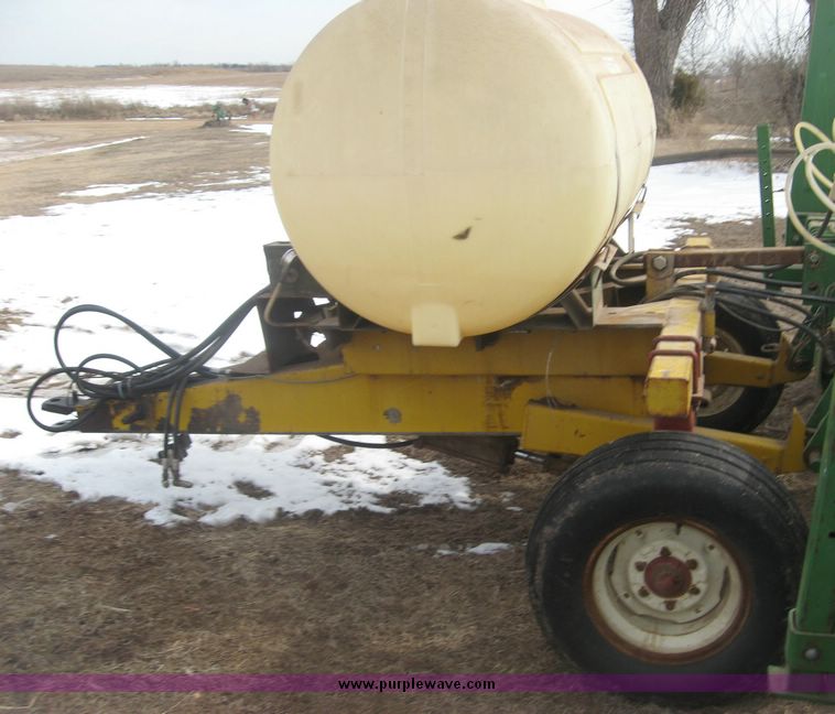 image for item 3940 John Deere 7300 MaxEmerge2 vacuum planter with pull type attachment