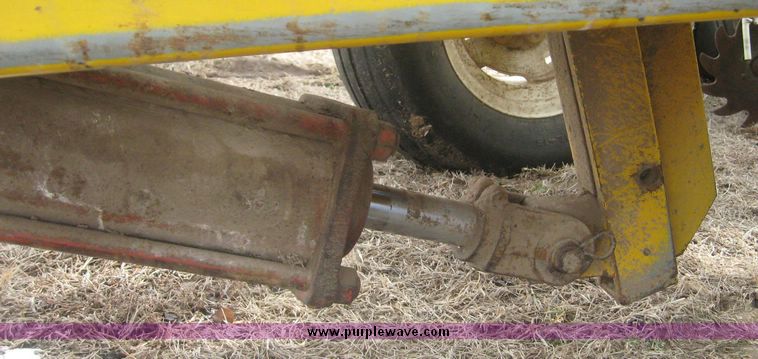 image for item 3940 John Deere 7300 MaxEmerge2 vacuum planter with pull type attachment