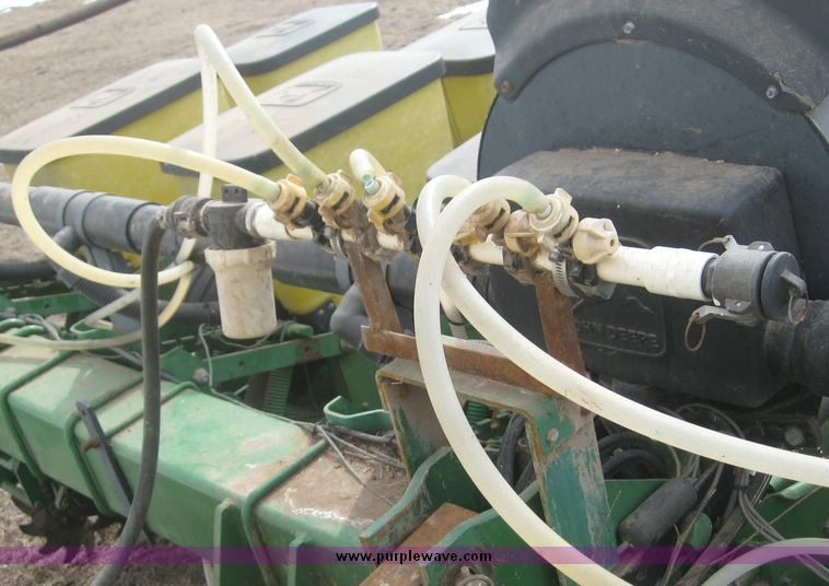 image for item 3940 John Deere 7300 MaxEmerge2 vacuum planter with pull type attachment