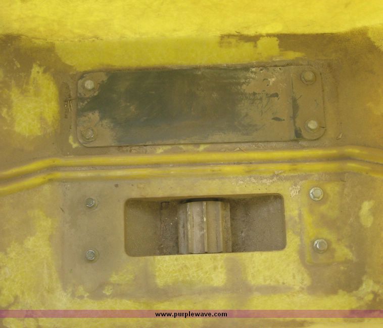 image for item 3940 John Deere 7300 MaxEmerge2 vacuum planter with pull type attachment