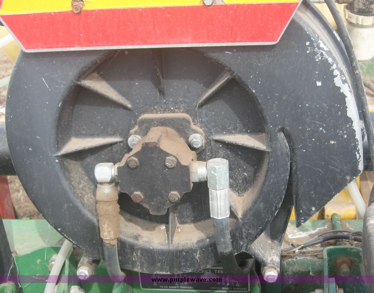 image for item 3940 John Deere 7300 MaxEmerge2 vacuum planter with pull type attachment