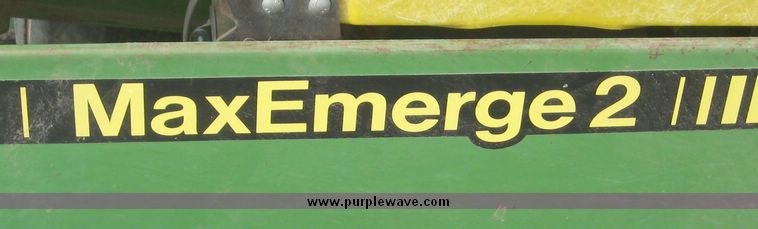 image for item 3940 John Deere 7300 MaxEmerge2 vacuum planter with pull type attachment