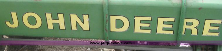 image for item 3940 John Deere 7300 MaxEmerge2 vacuum planter with pull type attachment