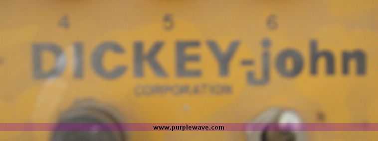 image for item 3940 John Deere 7300 MaxEmerge2 vacuum planter with pull type attachment