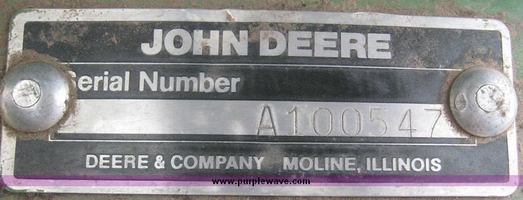 image for item 3940 John Deere 7300 MaxEmerge2 vacuum planter with pull type attachment
