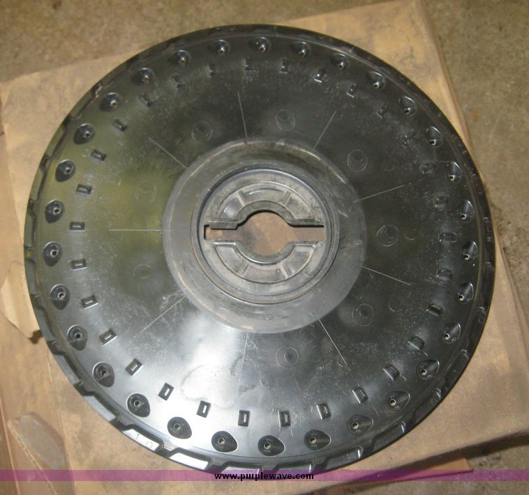 image for item 3940 John Deere 7300 MaxEmerge2 vacuum planter with pull type attachment