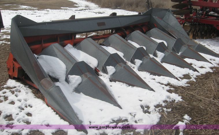 image for item 3941 Allis Chalmers 630 corn head