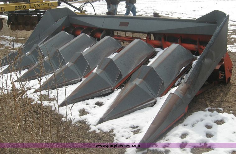 image for item 3941 Allis Chalmers 630 corn head