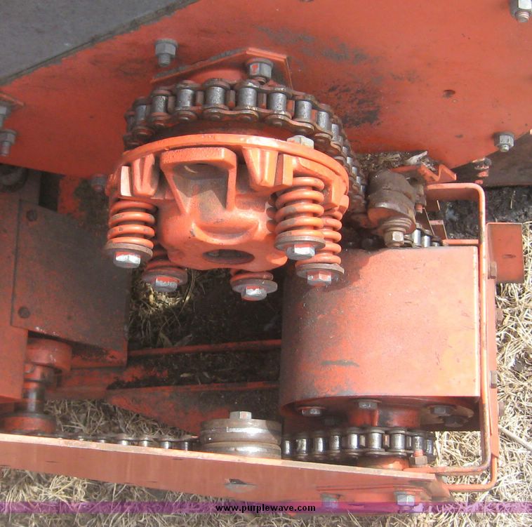 image for item 3941 Allis Chalmers 630 corn head