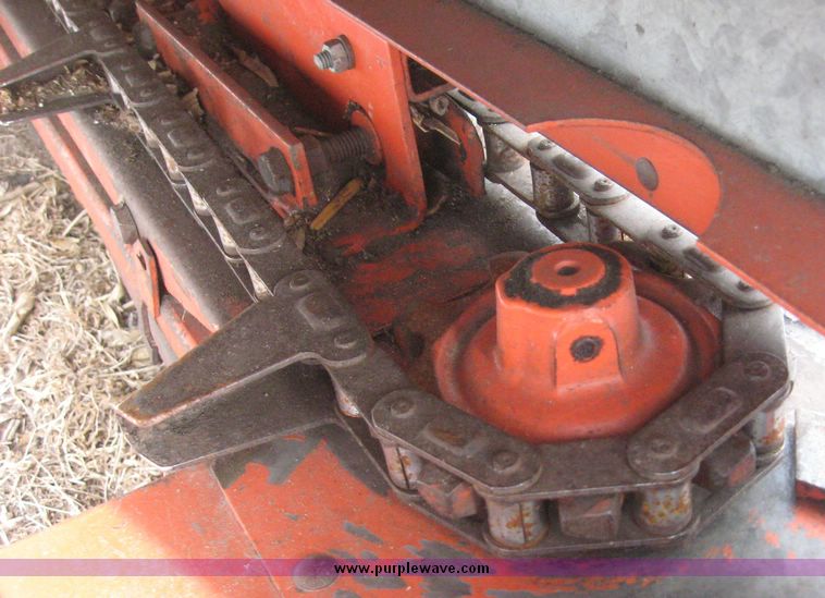 image for item 3941 Allis Chalmers 630 corn head