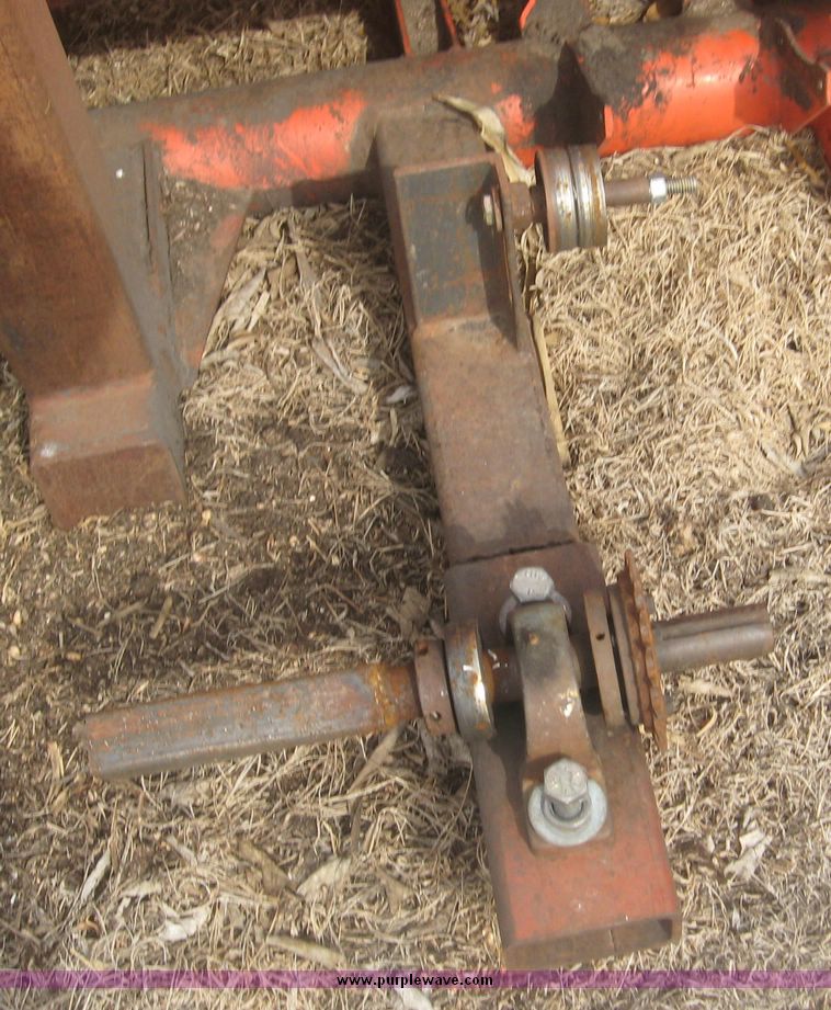 image for item 3941 Allis Chalmers 630 corn head
