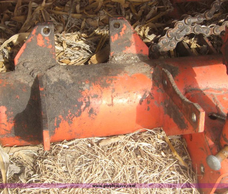 image for item 3941 Allis Chalmers 630 corn head
