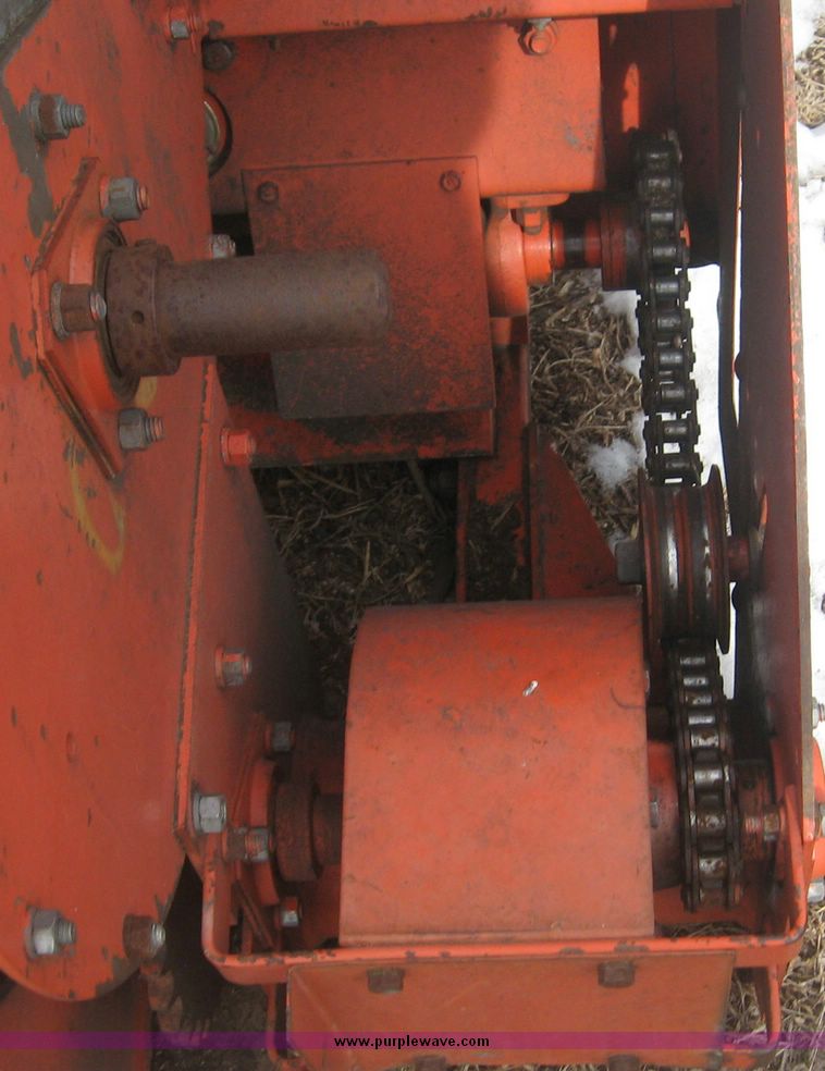 image for item 3941 Allis Chalmers 630 corn head