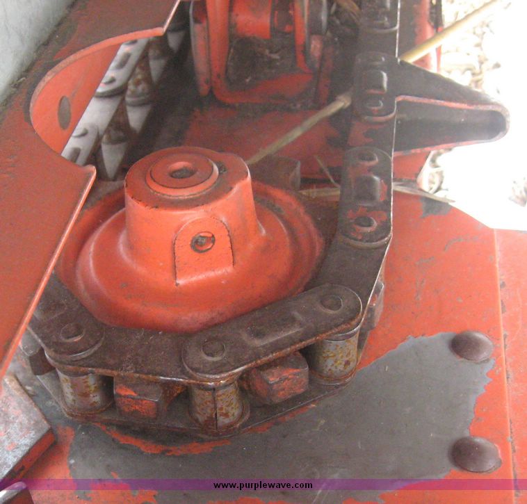 image for item 3941 Allis Chalmers 630 corn head