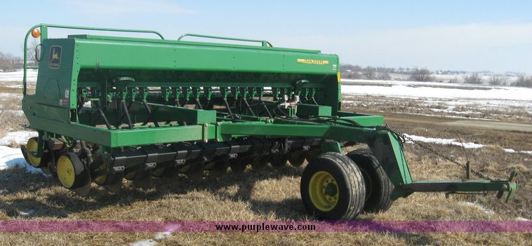 image for item 3944 1996 John Deere 750 disc drill