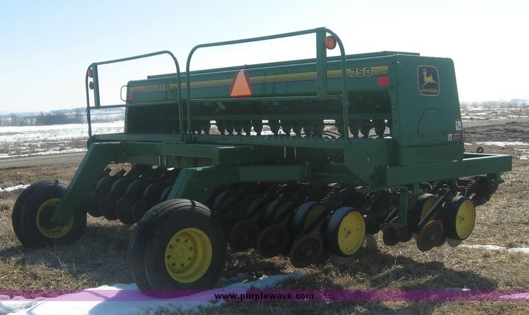 image for item 3944 1996 John Deere 750 disc drill