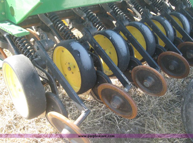 image for item 3944 1996 John Deere 750 disc drill