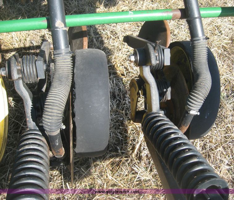 image for item 3944 1996 John Deere 750 disc drill