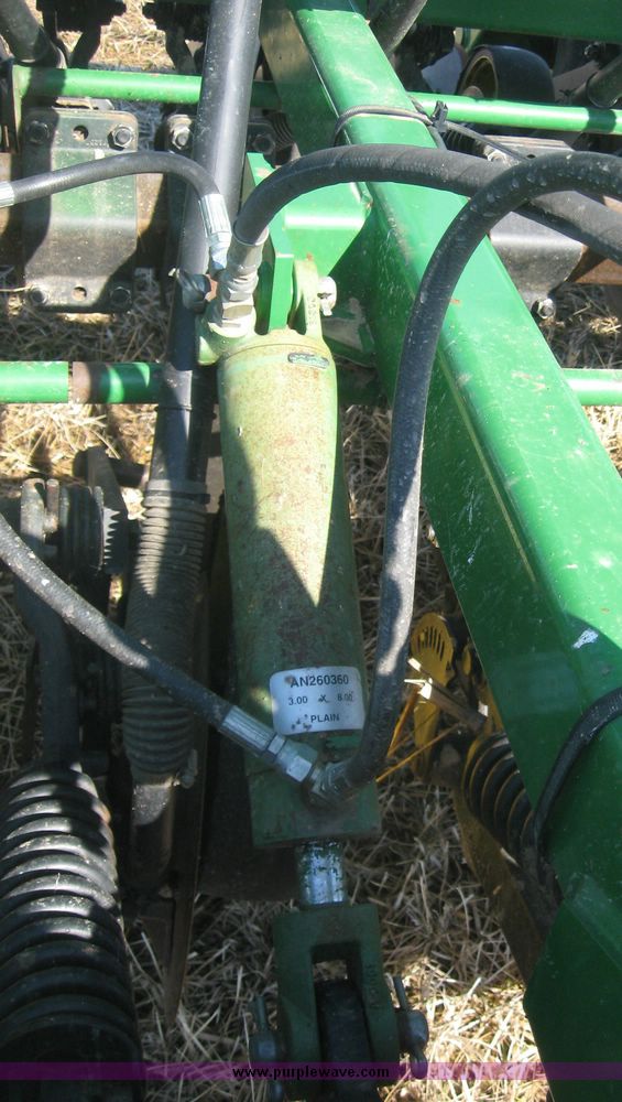 image for item 3944 1996 John Deere 750 disc drill