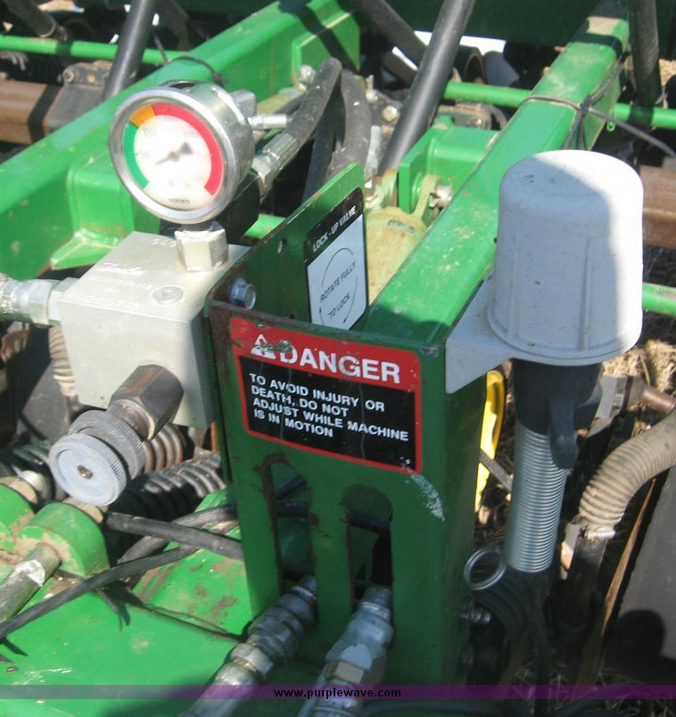 image for item 3944 1996 John Deere 750 disc drill