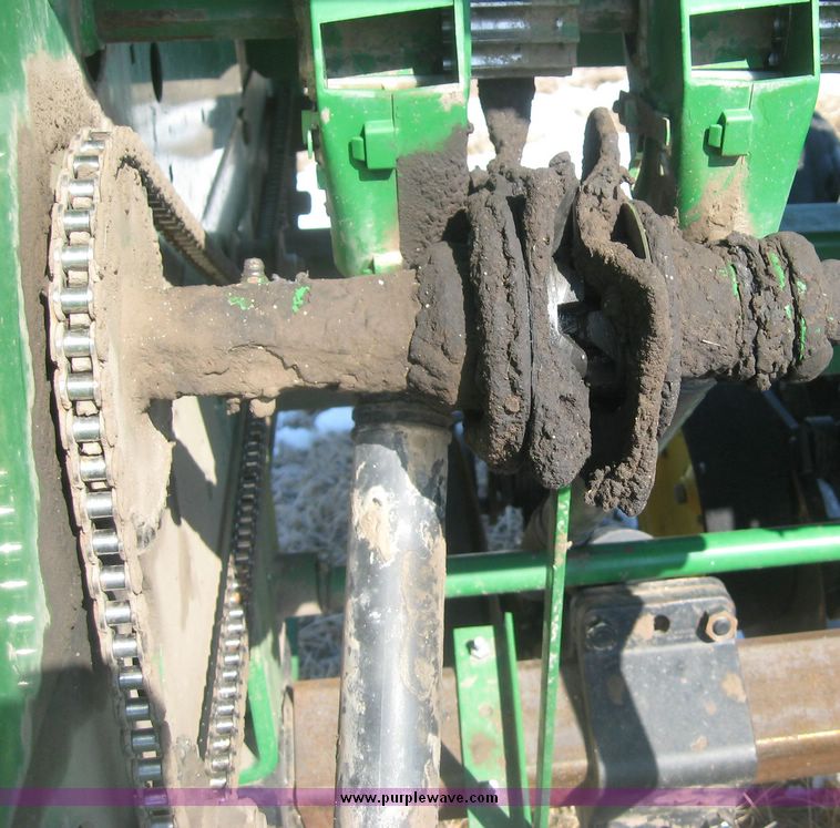 image for item 3944 1996 John Deere 750 disc drill