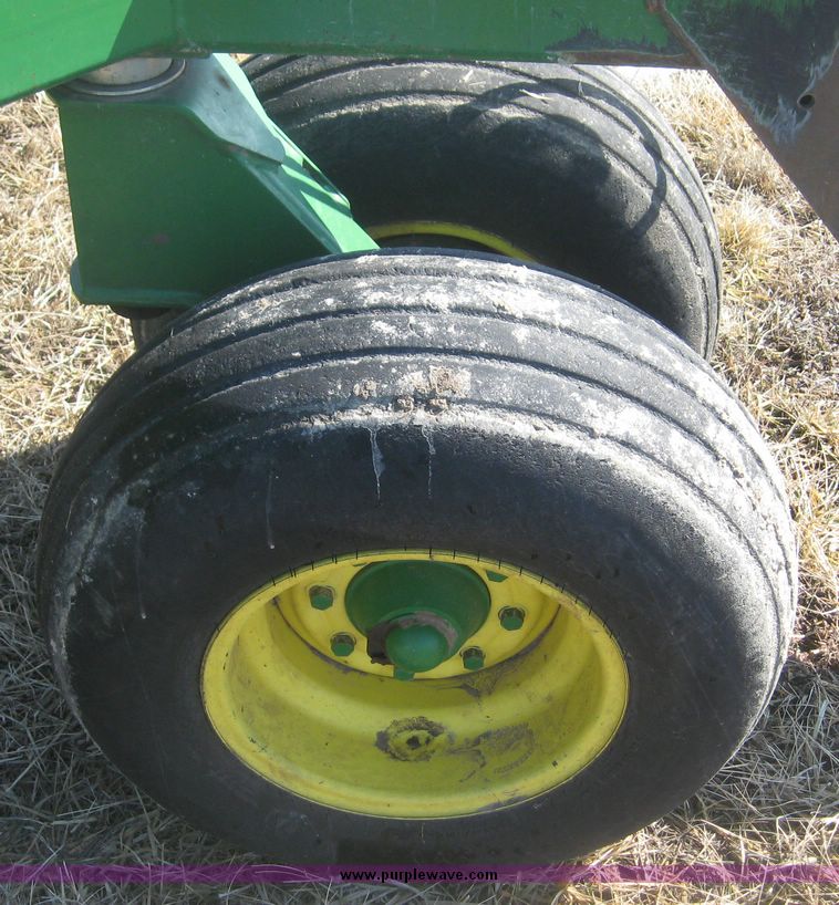 image for item 3944 1996 John Deere 750 disc drill