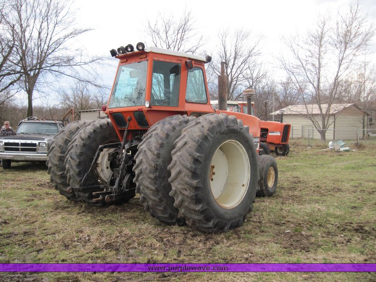 image for item 4584 1979 Allis-Chalmers 7060 tractor