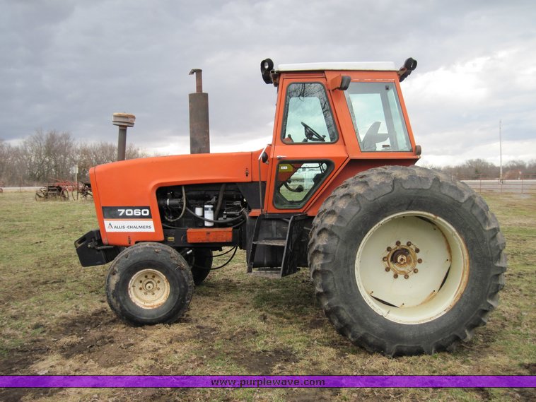 image for item 4584 1979 Allis-Chalmers 7060 tractor