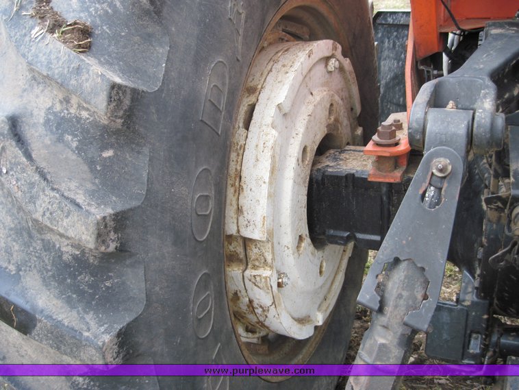 image for item 4584 1979 Allis-Chalmers 7060 tractor