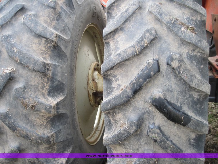 image for item 4584 1979 Allis-Chalmers 7060 tractor