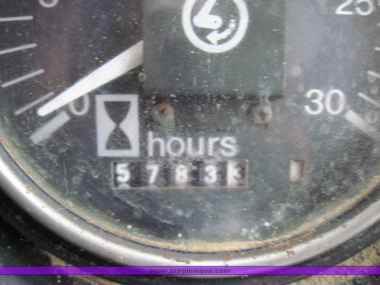 image for item 4584 1979 Allis-Chalmers 7060 tractor