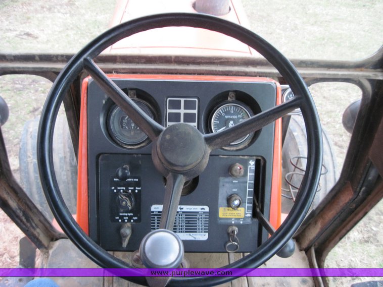 image for item 4584 1979 Allis-Chalmers 7060 tractor