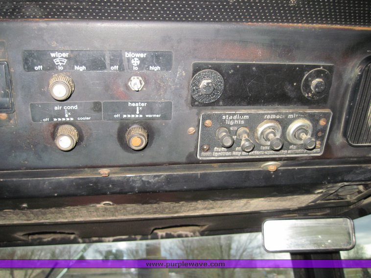 image for item 4584 1979 Allis-Chalmers 7060 tractor