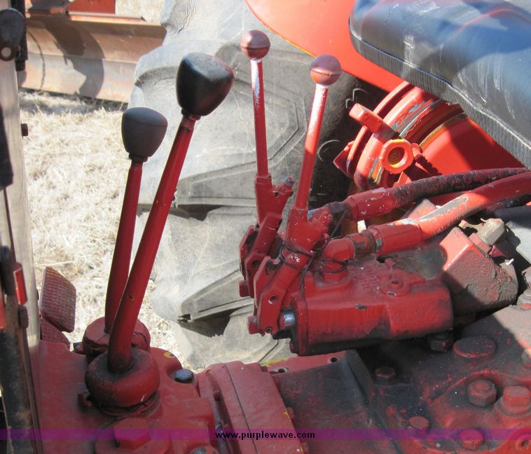 image for item 4690 1979 Massey-Ferguson MF-40 tractor