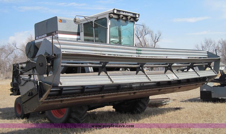 image for item 4696 1983 Gleaner L3 combine