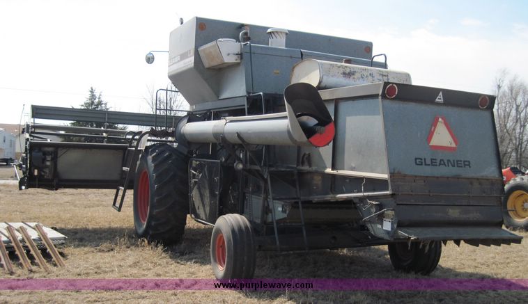 image for item 4696 1983 Gleaner L3 combine