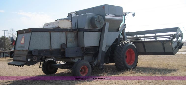 image for item 4696 1983 Gleaner L3 combine