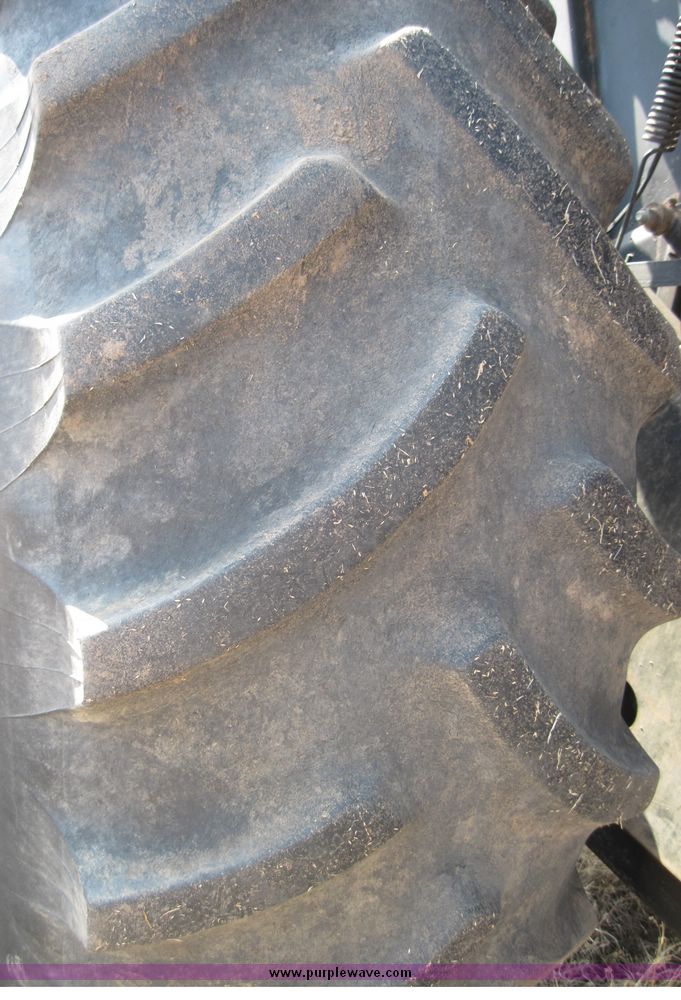 image for item 4696 1983 Gleaner L3 combine