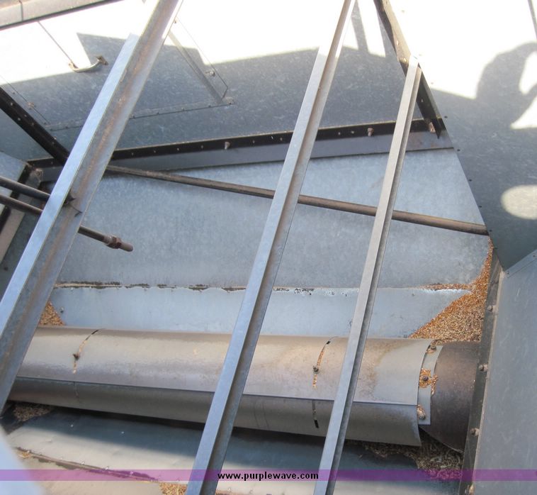 image for item 4696 1983 Gleaner L3 combine