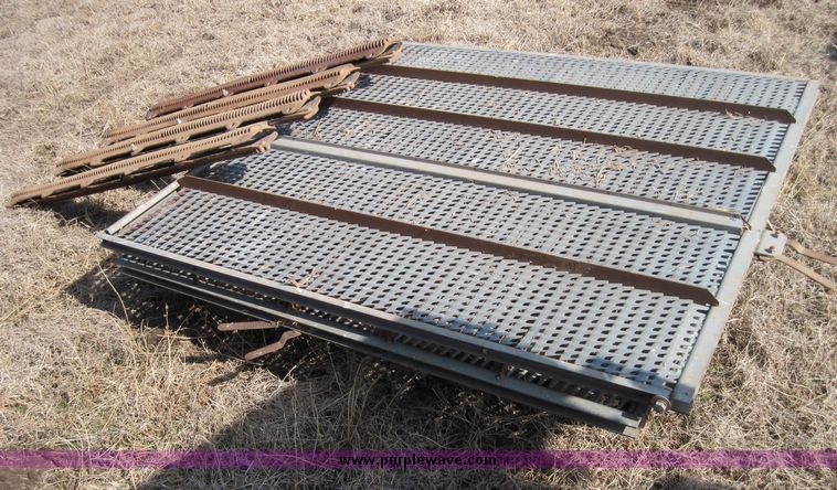 image for item 4696 1983 Gleaner L3 combine