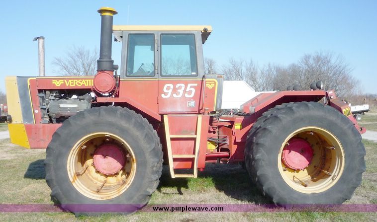 image for item 5088 1981 Versatile 935 tractor